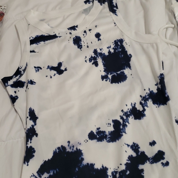 🔥 1 Left New graffiti tank top - Picture 5 of 7